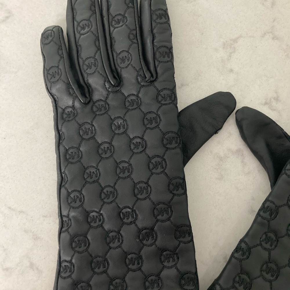 Michael Kors Gloves - Picture 2 of 9